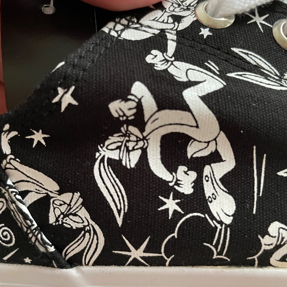 Looney Tunes Bugs Bunny Womens 11.5 Canvas Sneaker Low Cut Fun Cartoons Bold - Picture 8 of 13
